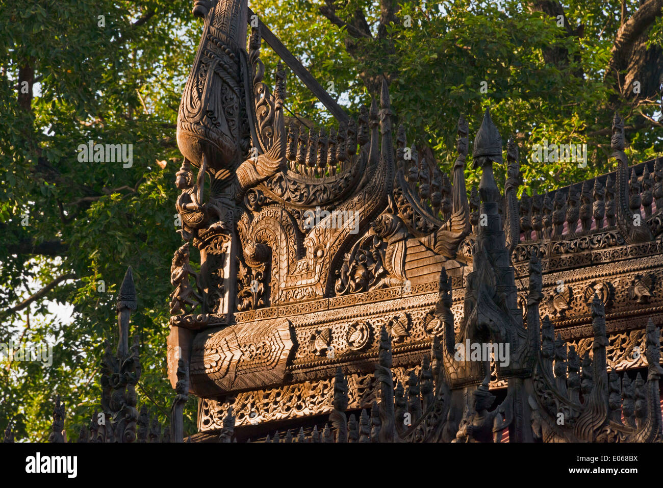 Monastère Shwenandaw, également connu sous le nom de l'ancien Palais Royal, fait de bois, Mandalay, Myanmar Banque D'Images