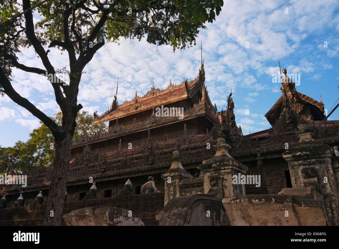 Monastère Shwenandaw, également connu sous le nom de l'ancien Palais Royal, fait de bois, Mandalay, Myanmar Banque D'Images