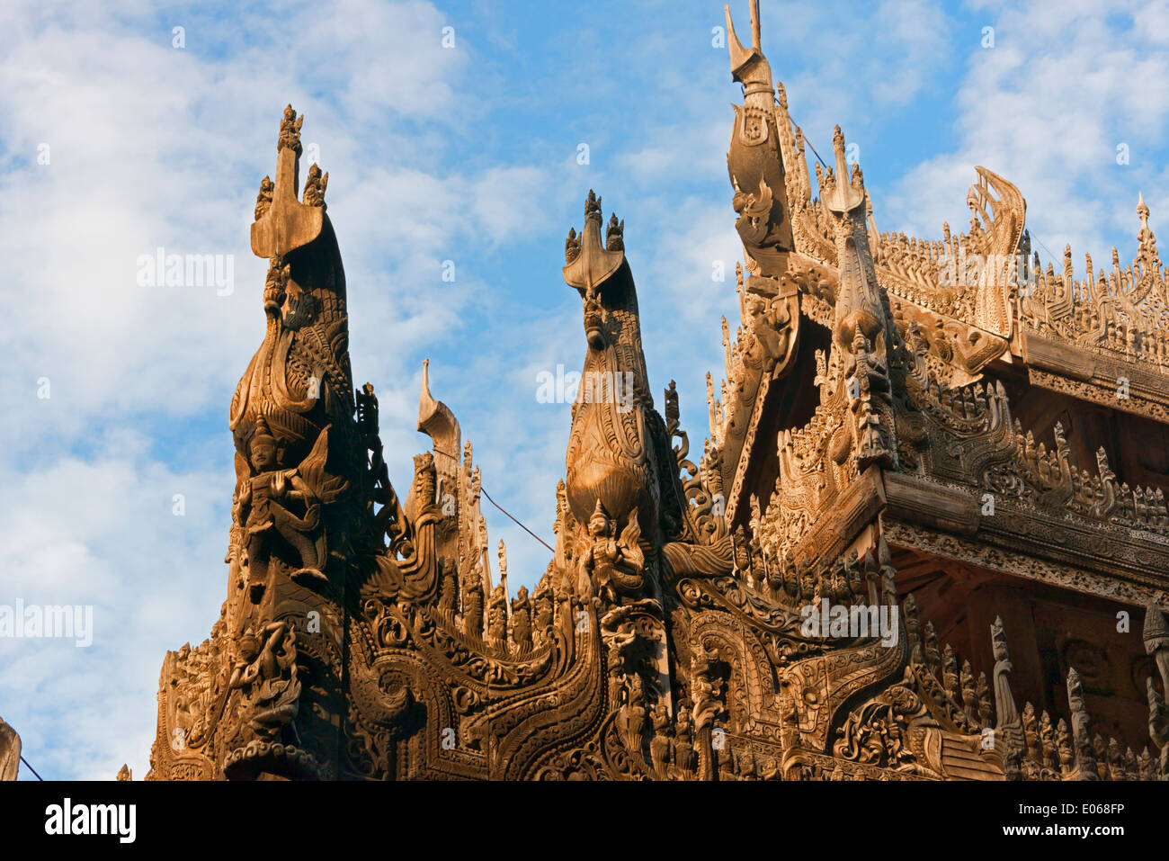 Monastère Shwenandaw, également connu sous le nom de l'ancien Palais Royal, fait de bois, Mandalay, Myanmar Banque D'Images
