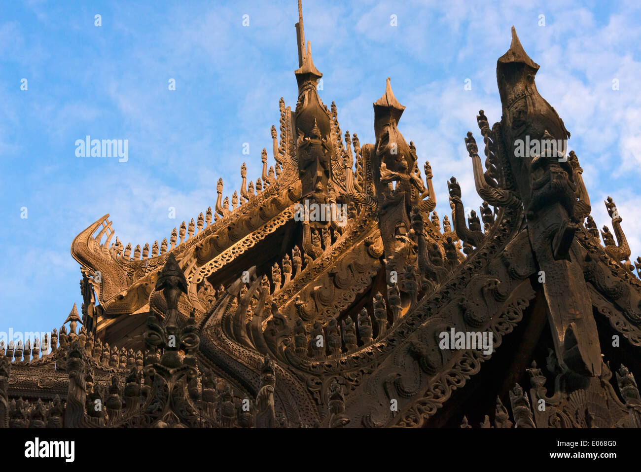 Monastère Shwenandaw, également connu sous le nom de l'ancien Palais Royal, fait de bois, Mandalay, Myanmar Banque D'Images