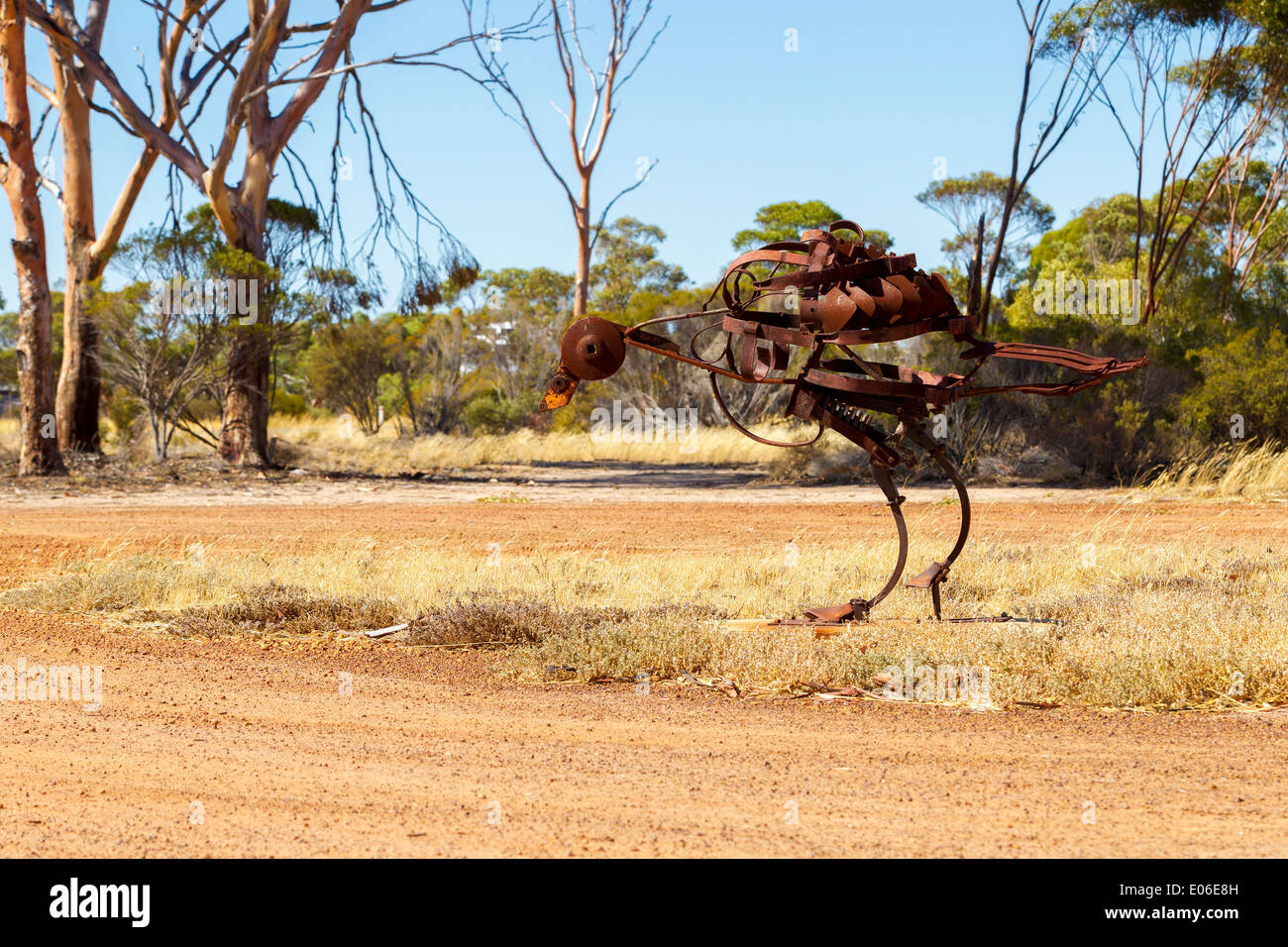 Sculpures d'une UEM faites à partir de ferraille , l'ouest de l'Australie. Banque D'Images