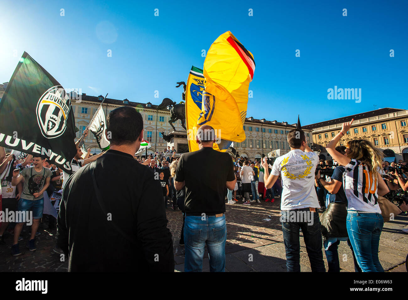 Piazza San Carlo, le Piémont, Turin, Italie. 4 mai, 2014. Fans de l'équipe de football de la Juventus de célébrer la victoire de la 32 ème titre de ligue du Championnat Italien : crédit facile vraiment Star/Alamy Live News Banque D'Images