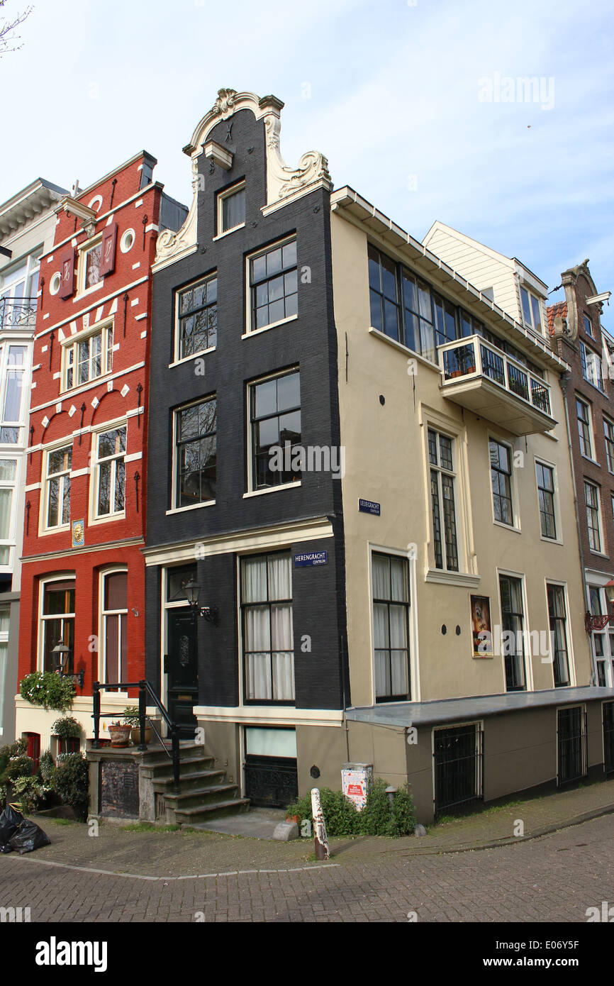 Maisons colorées du canal d'Amsterdam, à l'angle de l'Herengracht et Leliegracht Banque D'Images