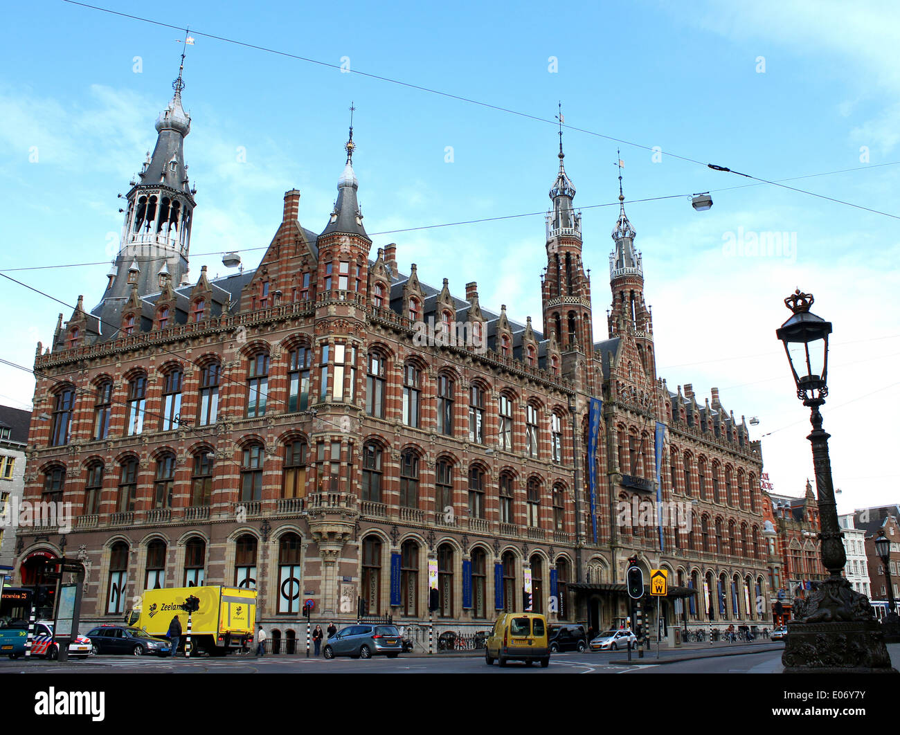 Magna Plaza shopping mall - l'ancien bureau de poste, un bâtiment monumental à Nieuwezijds Voorburgwal 182, Amsterdam, Pays-Bas Banque D'Images