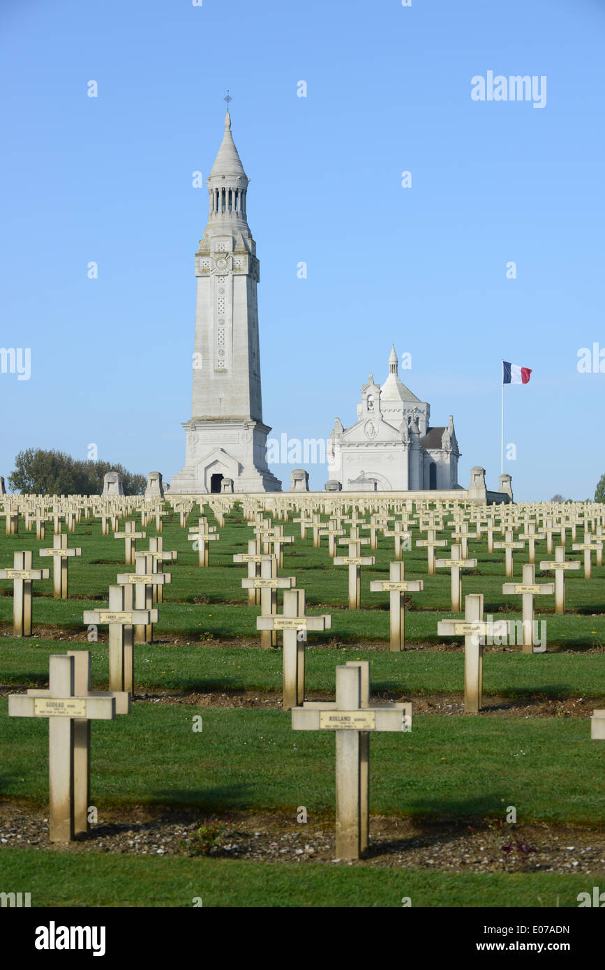 Notre Dame de Lorette, cimetière de guerre français à Ablain-Saint-Nazaire/France (Nord-Pas-De-Calais), photo prise le 22th, avril 2014 Banque D'Images