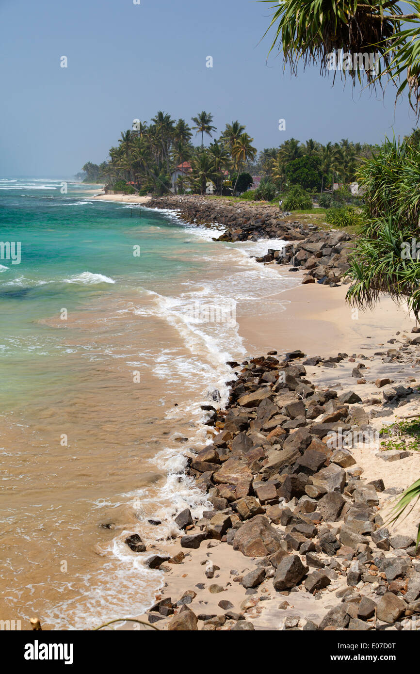 Plage Et Surf Rugueuse Près De Galle Sri Lanka 3 Banque D