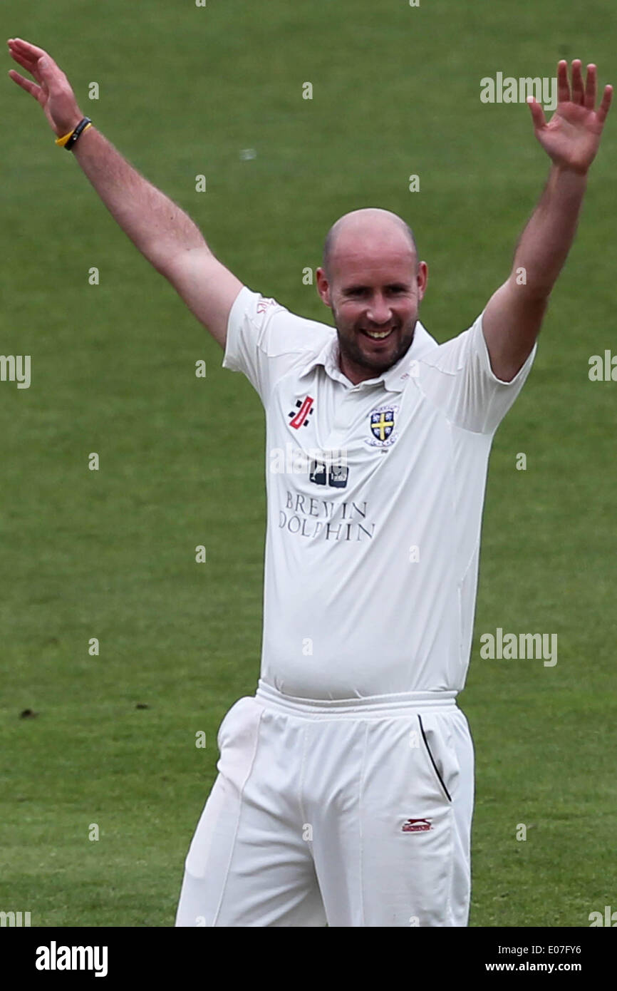 Chester Le Street, au Royaume-Uni. 5e mai 2014. Durham's Chris Rushworth célèbre le guichet de Johnny Bairstow deuxième jour de la LV County Championship Division One match entre CCC Durham & Yorkshire CCC au Emirates Durham ICG Örnsköldsvik le lundi 5 mai 2014. Credit : Mark Fletcher/Alamy Live News Banque D'Images