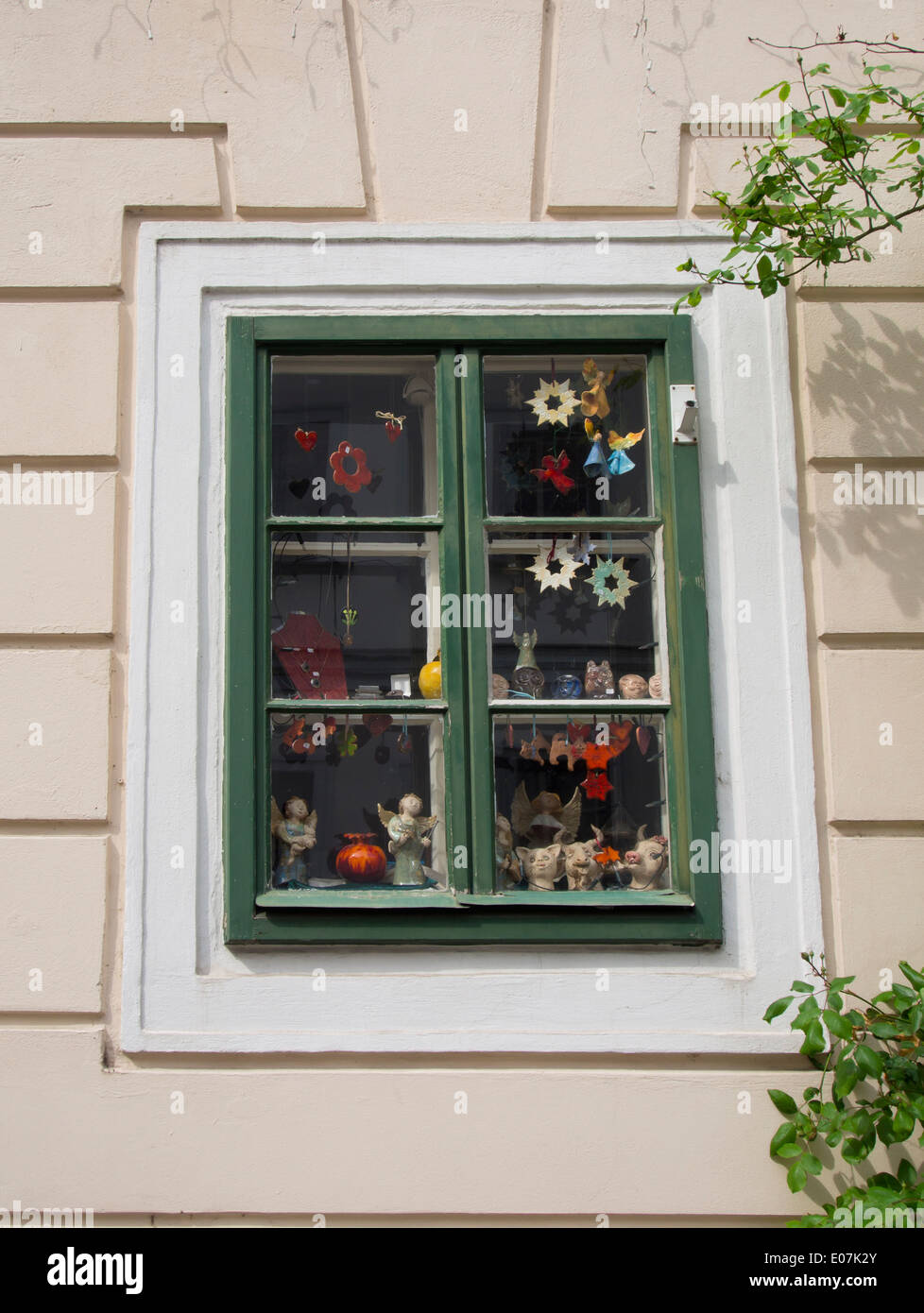 Close up de fenêtre à battants dans shop vente de cadeaux Spittelberg Neubau Vienne Autriche Banque D'Images