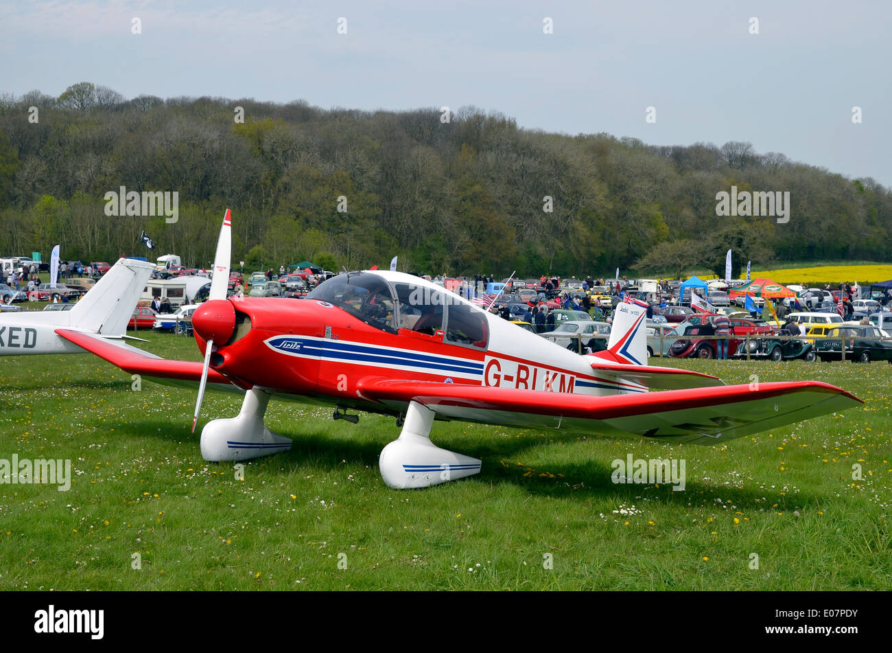 Un Jodel DR-1051 avion léger construit en 1963 stationné à l'Aérodrome de Popham, Hampshire pendant un événement. Banque D'Images