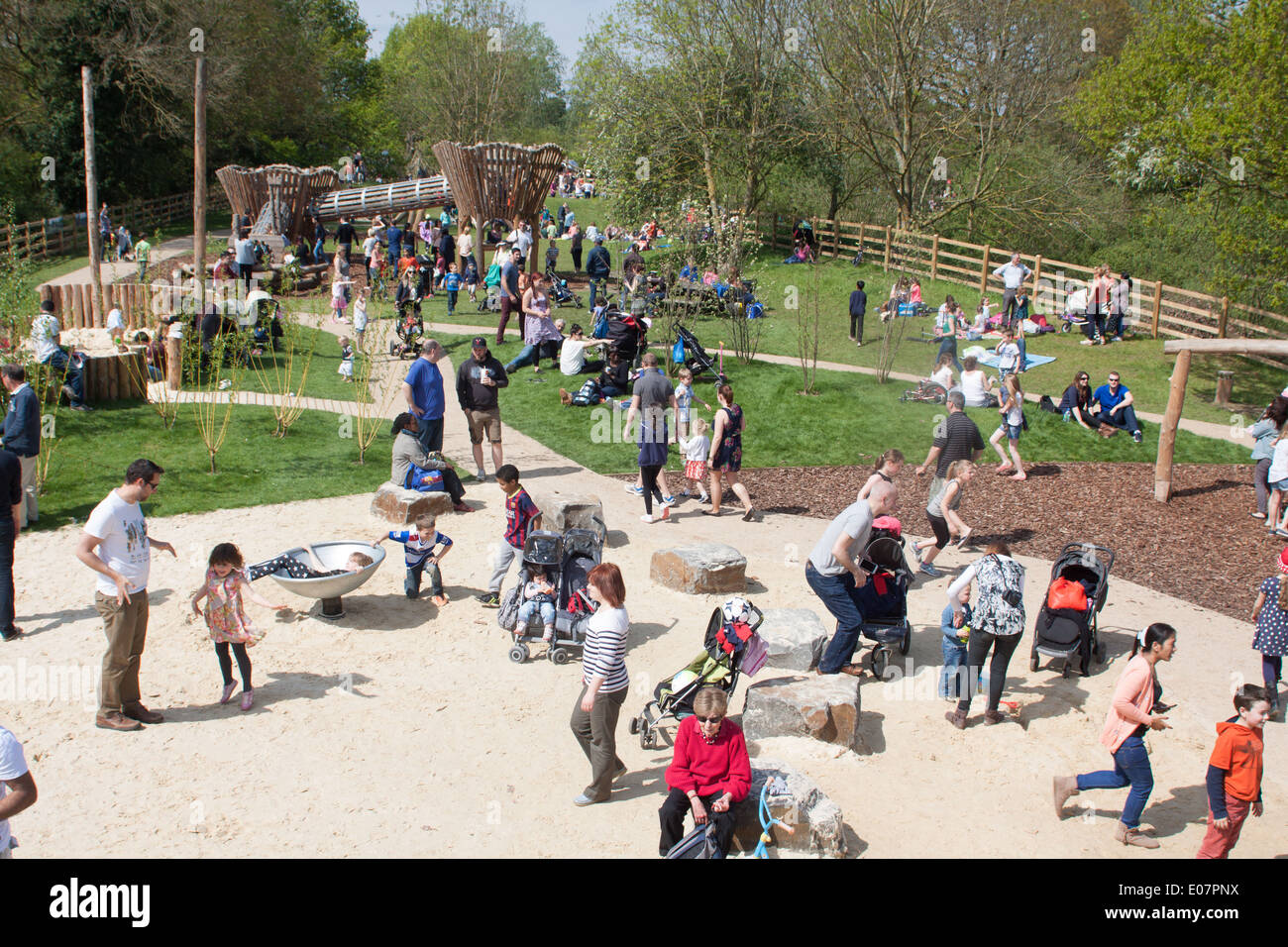 L'aire de jeu d'aventure à Dinton prés Country Park, Hurst, Wokingham Banque D'Images