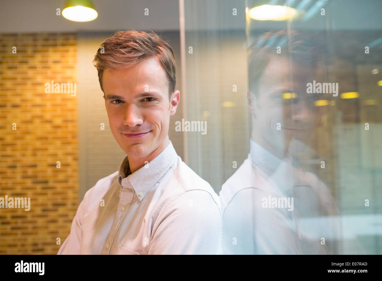 Au démarrage d'une entreprise à des hommes d'étudiants de l'appareil photo Banque D'Images