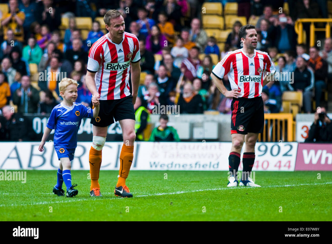 Wolverhampton, Royaume-Uni. 5 mai, 2014. Jody Craddock amène son fils à la hauteur pour prendre un mort dans son témoignage contre l'ex joueurs de son ancien club de Sunderland, la collecte de fonds pour l'Hôpital pour enfants de Birmingham. Crédit : Paul Swinney/Alamy Live News Banque D'Images