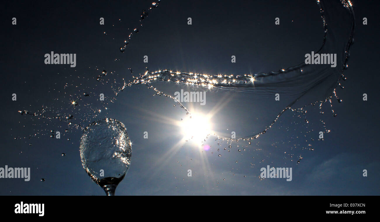 Les éclaboussures d'eau de verre de vin Banque D'Images