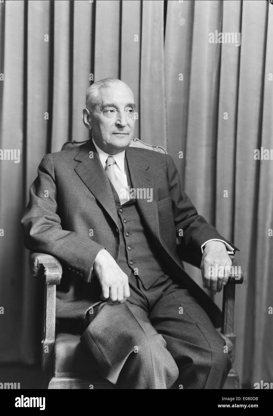 António Oliveira Salazar, ancien président du Portugal, est représenté dans le contexte de son rôle au Conseil d'État et de son influence dans le gouvernement portugais pendant son mandat. Banque D'Images