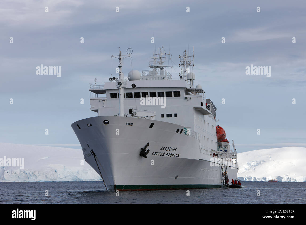 Akademik sergey vavilov en navire de recherche russe port lockroy antarctique Banque D'Images