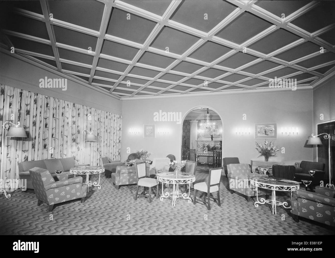 L'hôtel Monte Estoril, situé à Estoril, est un hôtel historique connu pour son design élégant et son rôle de point de repère culturel dans la région. Il fait partie du prestigieux secteur hôtelier au Portugal. Banque D'Images