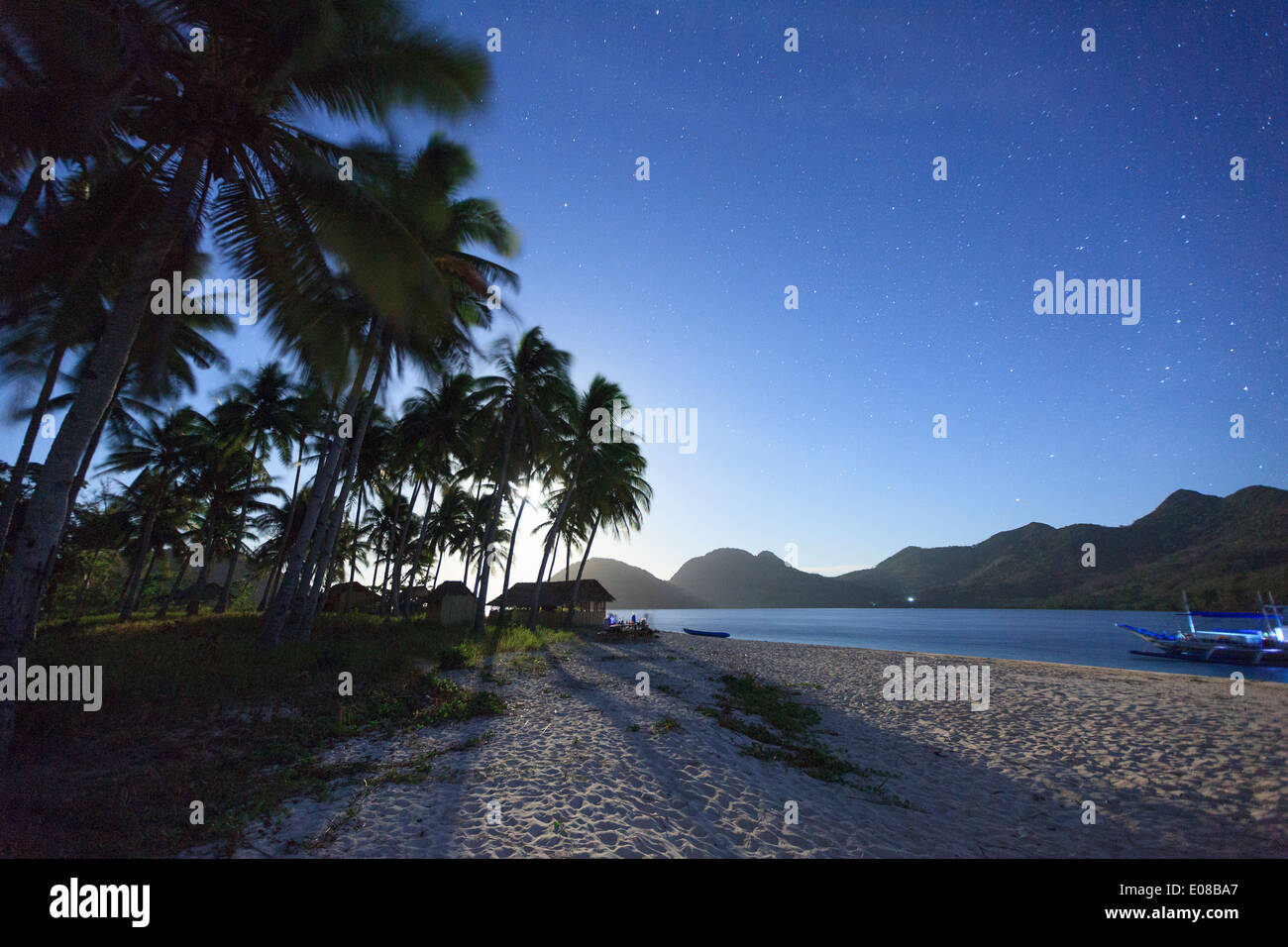 Philippines, Palawan, l'île de Culion, Voie Lactée et plage d'Arao Banque D'Images