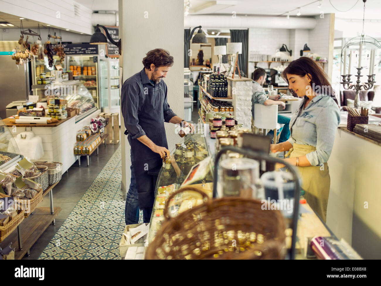 Vendeurs en supermarché Banque D'Images