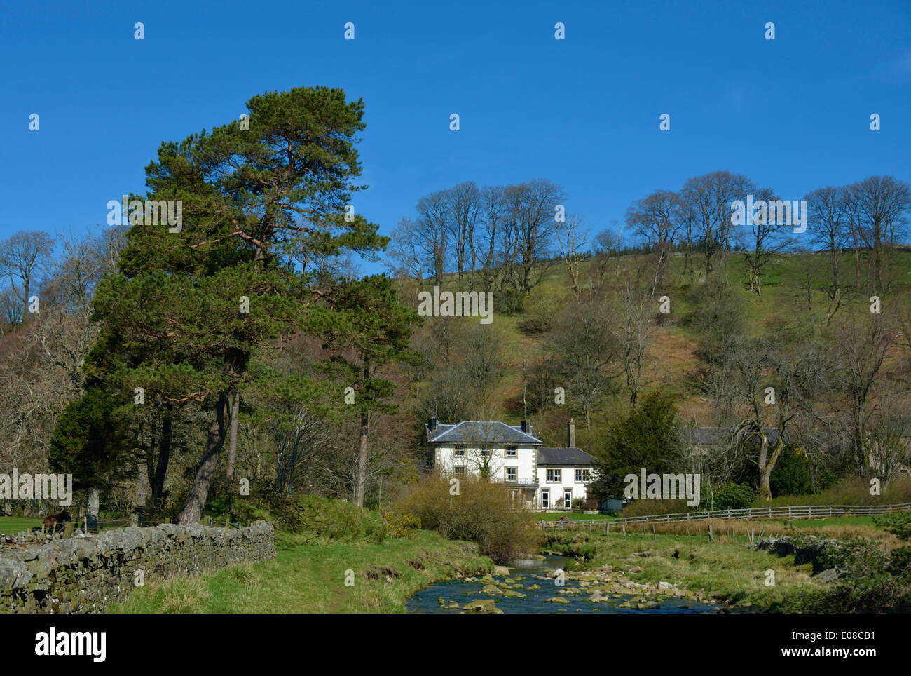 Lovelady Shield Country House Hotel et la rivière. Alston, Cumbria, Angleterre, Royaume-Uni, Europe. Banque D'Images