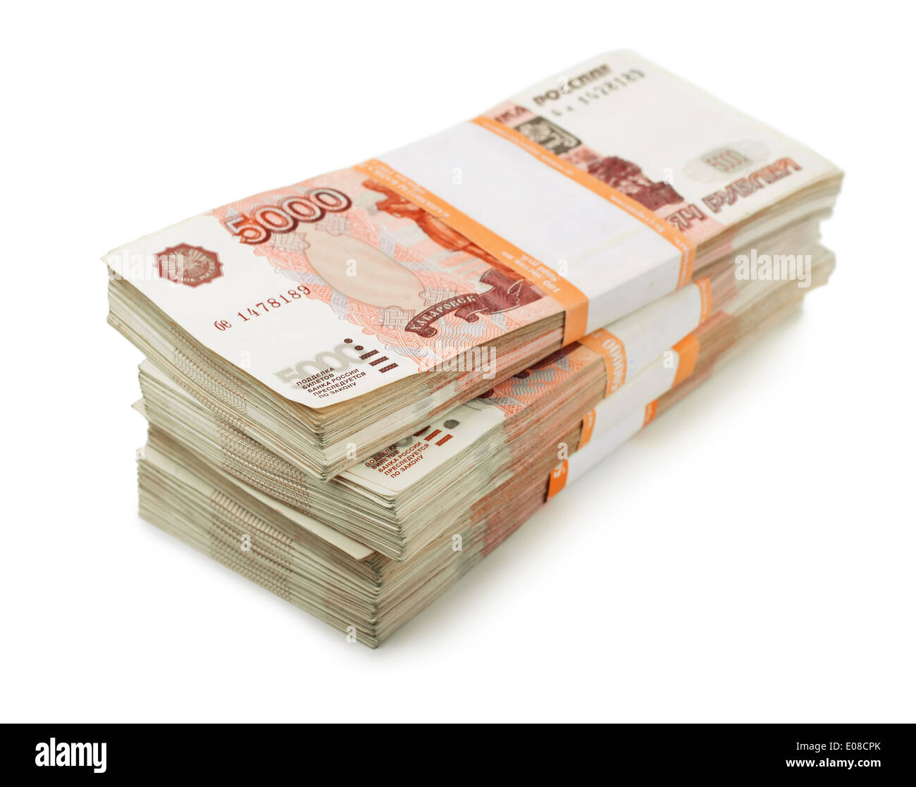 Pile de 5000 roubles packs isolated on white Banque D'Images