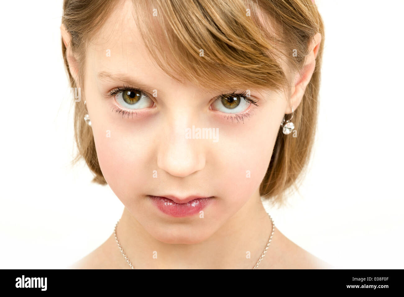 Portrait de jeune fille belle avec de beaux yeux sur fond blanc Banque D'Images