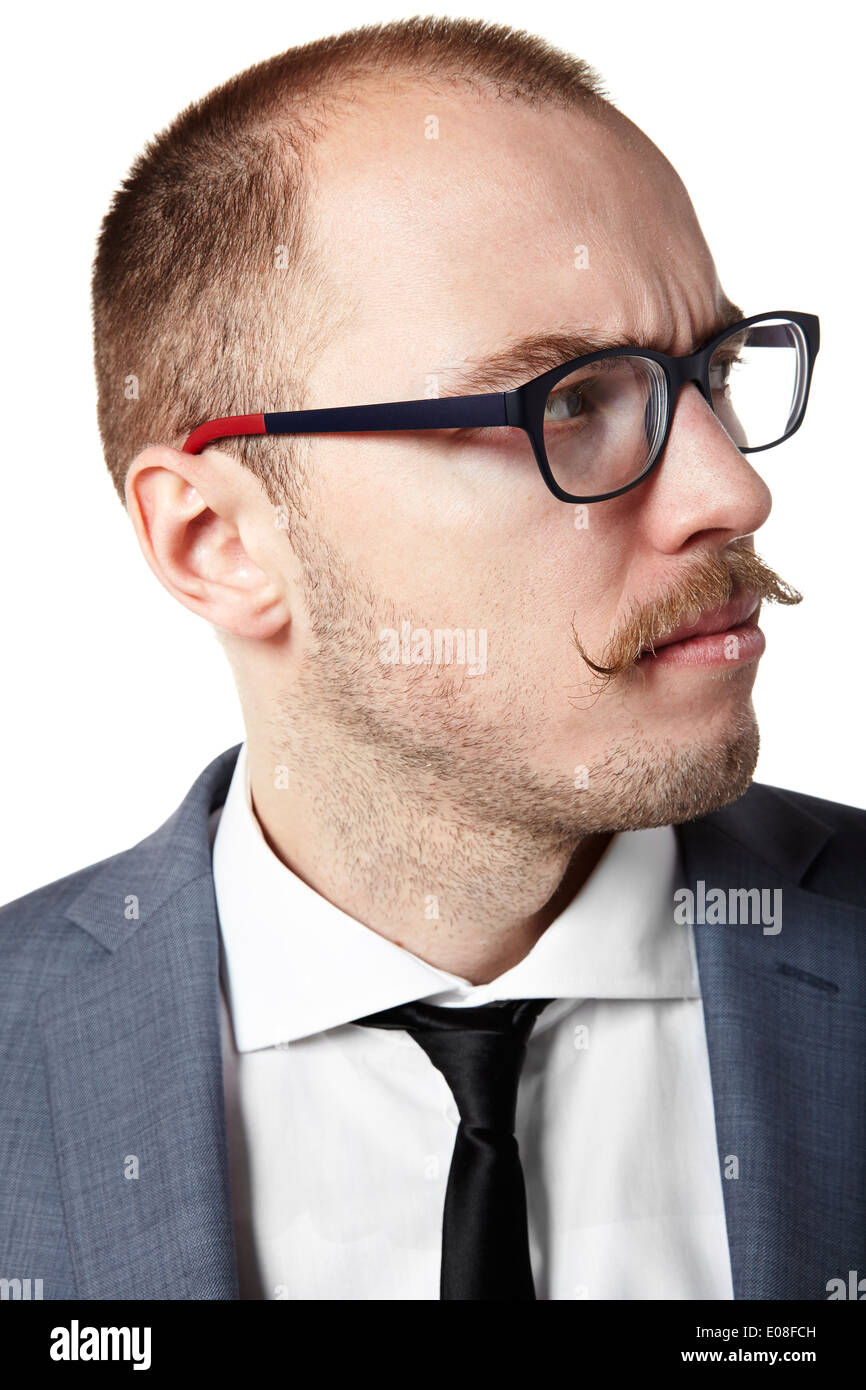 Guy réfléchie avec une moustache. À la gauche. Banque D'Images