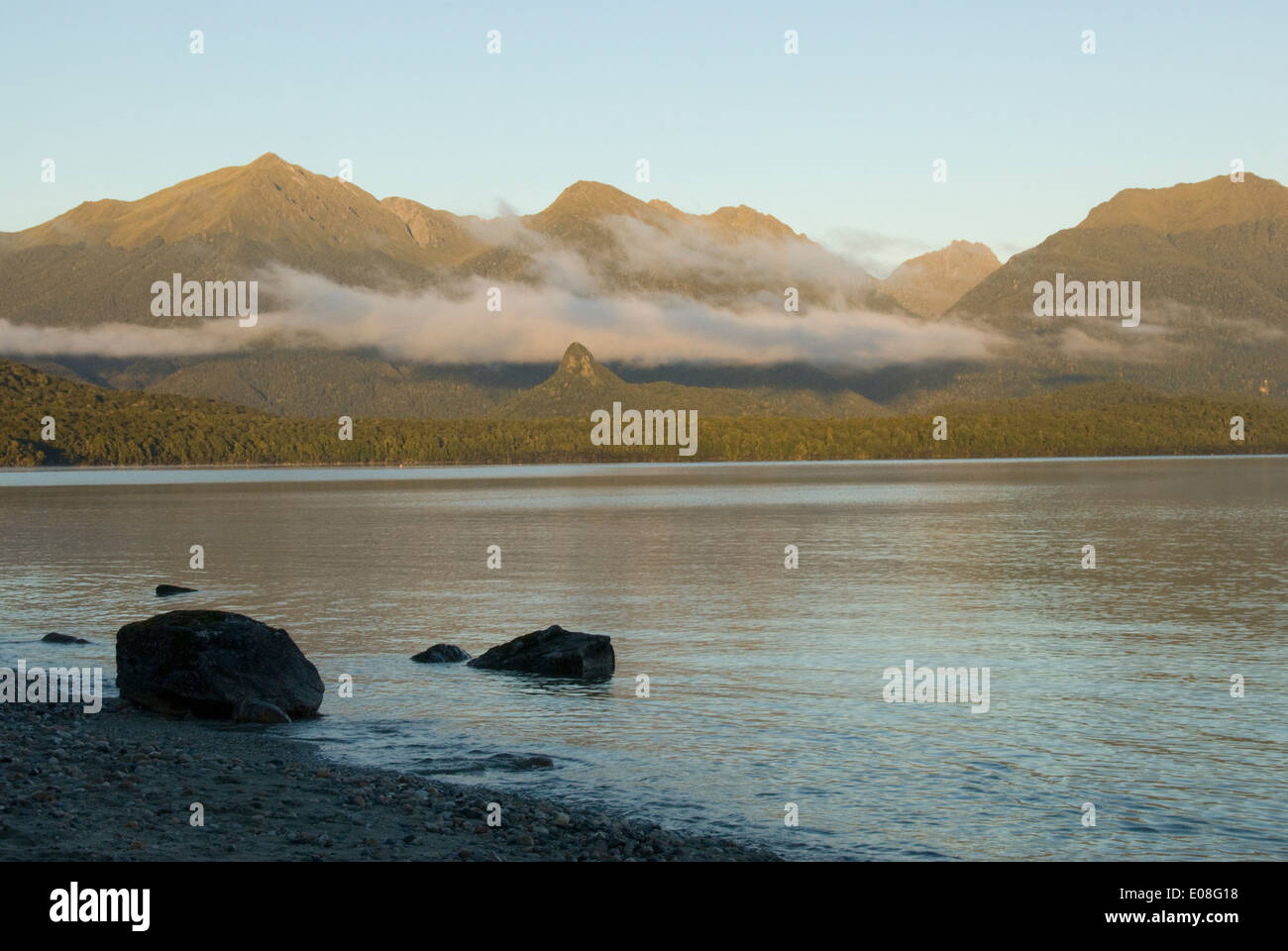 Le lac Manapouri, Fiordland, île du Sud, Nouvelle-Zélande Banque D'Images