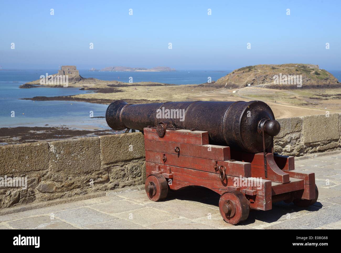 Un canon sur les fortifications du centre historique de Saint-Malo 24.09.2012 Banque D'Images