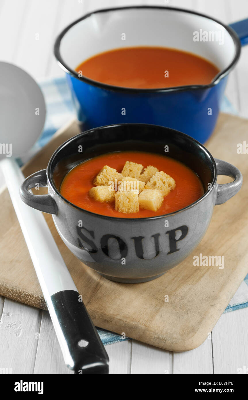 Soupe aux Tomates avec croûtons Banque D'Images