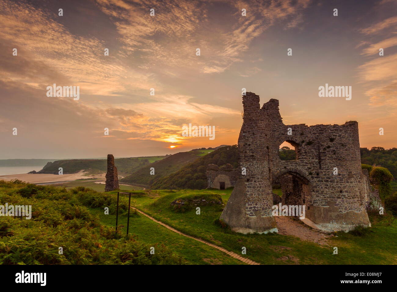 Pennard, château surplombant les falaises Trois Bay, Gower, Pays de Galles, Royaume-Uni, Europe Banque D'Images