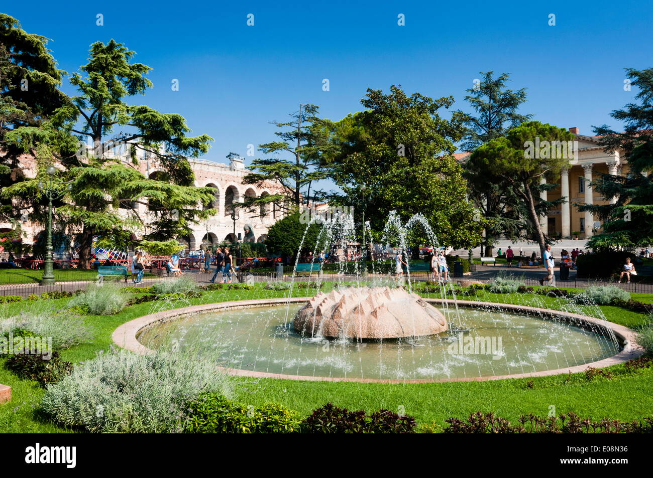 Jardin Public, la Piazza Bra, Vérone, UNESCO World Heritage Site, Vénétie, Italie, Europe Banque D'Images