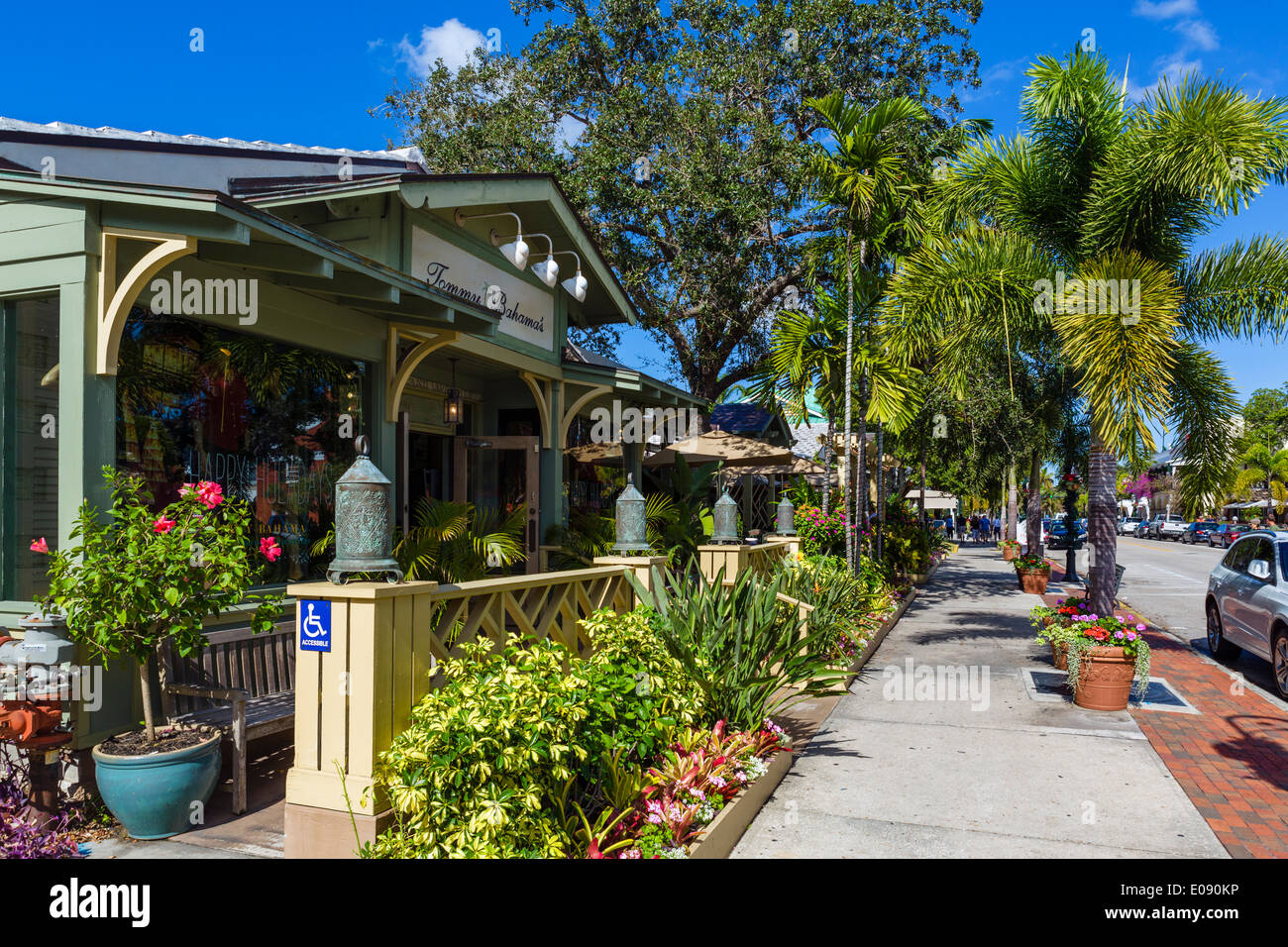 La 3e rue au centre-ville du Sud, la Côte du Golfe de Naples, Florida, USA Banque D'Images