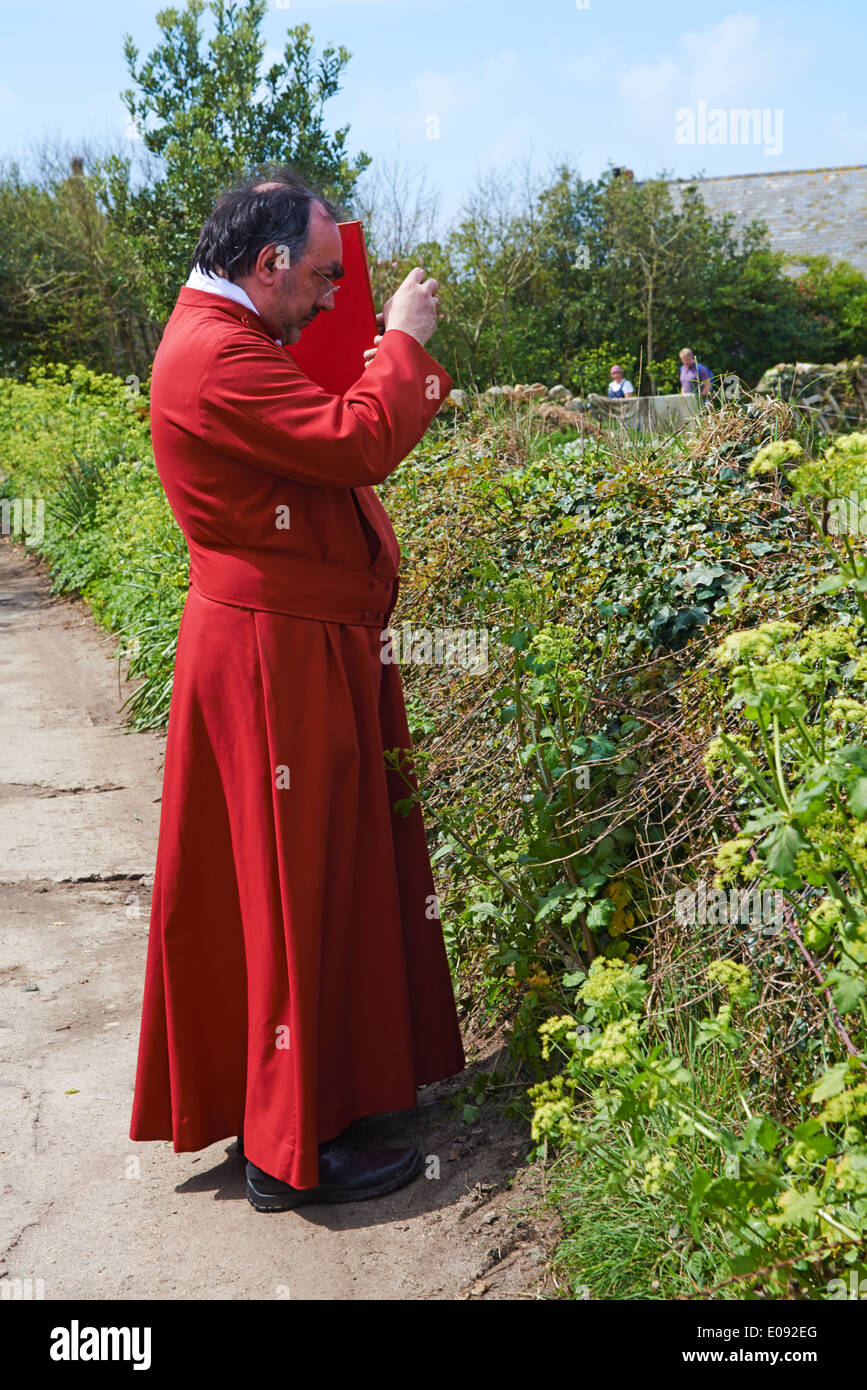 Membre du Chœur de la cathédrale de Truro en photographie à St Agnes, Penzance, Cornwall, Scillies en Avril Banque D'Images