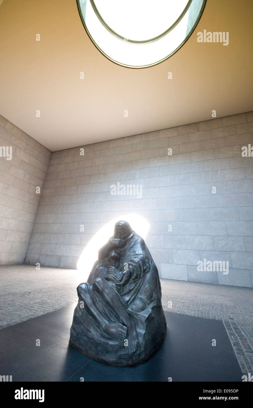 Allemagne, Berlin, Neue Wache, nouveau poste de garde, Monument aux Morts, sculpture commémorative, par Kathe Kollwitz Banque D'Images