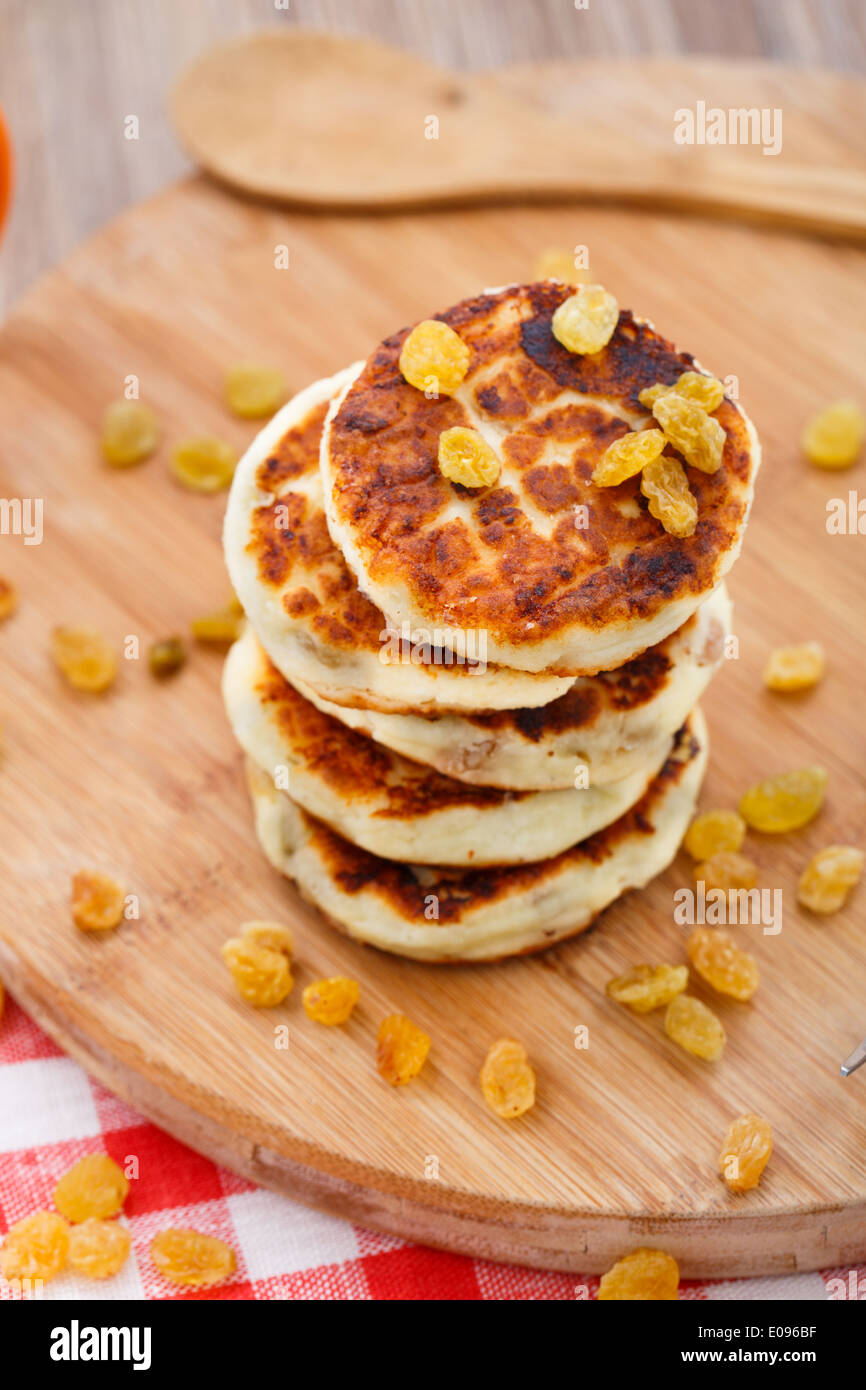 Crêpes au fromage et aux raisins secs Banque D'Images