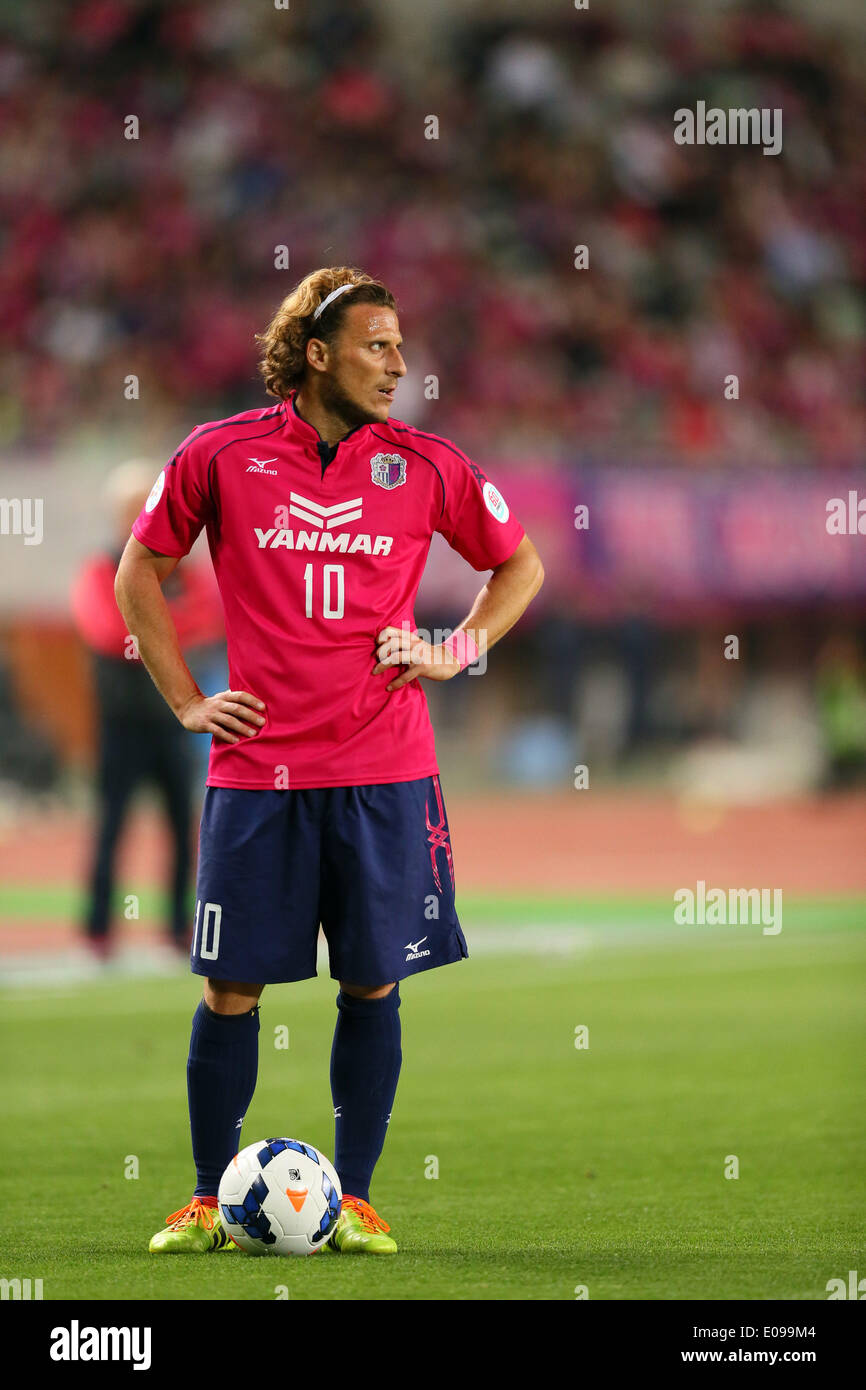 Stade Yanmar Nagai, Osaka, Japon. 6 mai, 2014. Diego Forlan (Cerezo), 6 mai 2014 - Football : Football /Ligue des Champions de l'AFC 2014 ronde de 16 1ère manche match entre Cerezo Osaka 1-5 Guangzhou Evergrande Stade Nagai, Yanmar à Osaka, Japon. © Yohei Aos Banque D'Images