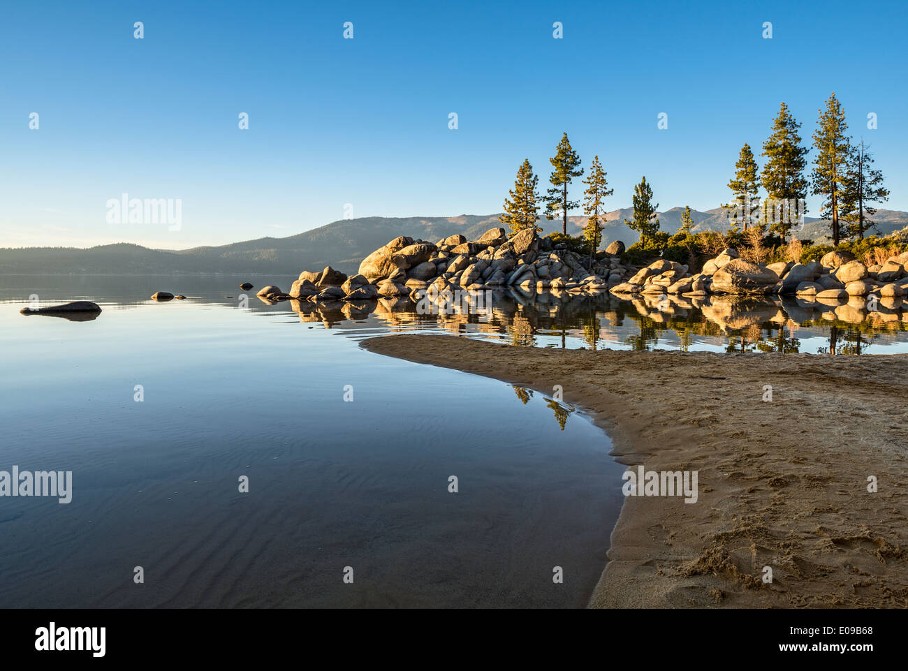 Beau Port de sable dans le lac Tahoe. Banque D'Images