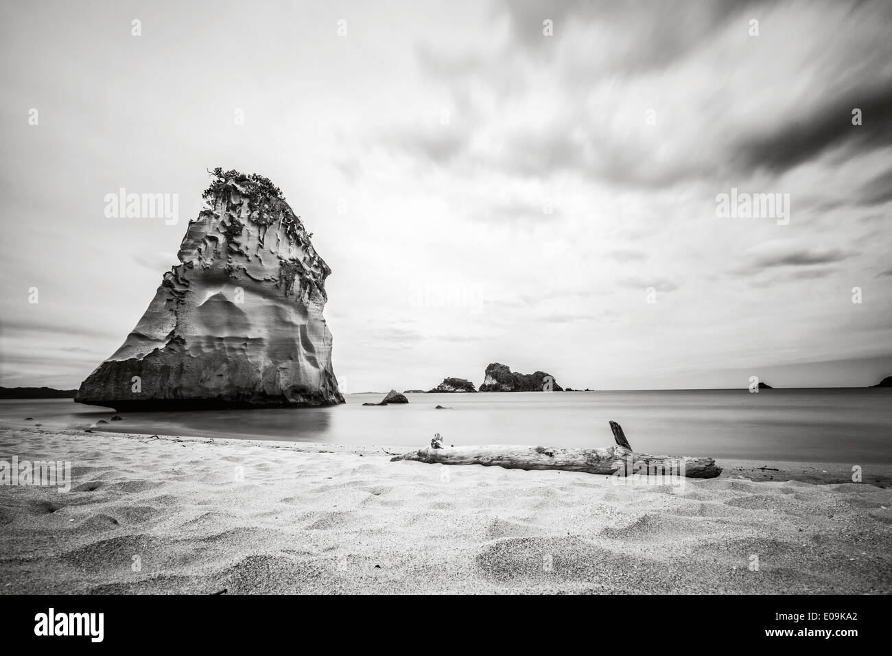 Nouvelle Zélande, île du Nord, vue de cathedral Cove sur la péninsule de Coromandel Banque D'Images