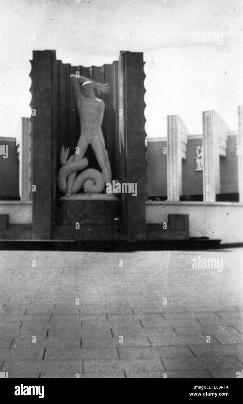 L'exposition universelle de Chicago de 1933, également connue sous le nom d'exposition Century of Progress, a présenté les innovations technologiques de l'époque, y compris les avancées dans l'aviation. La foire a été un événement majeur pour les expositions industrielles et culturelles, mettant en évidence les progrès de l'industrie aéronautique et d'autres prouesses technologiques. Banque D'Images