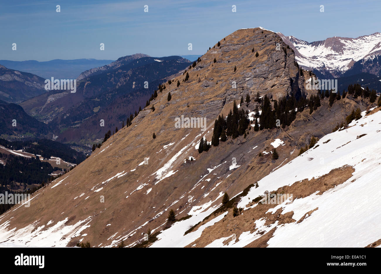 Vue depuis l'Chamossiere remonte-pentes dans la station de ski de Morzine, France. Banque D'Images