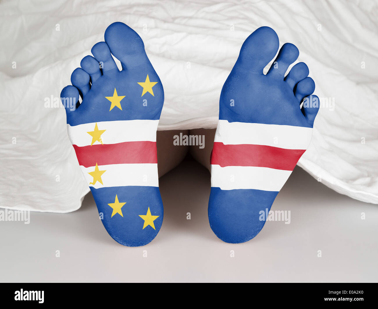 Pieds avec drapeau dormir ou concept de la mort d'un drapeau du Cap Vert  Photo Stock - Alamy