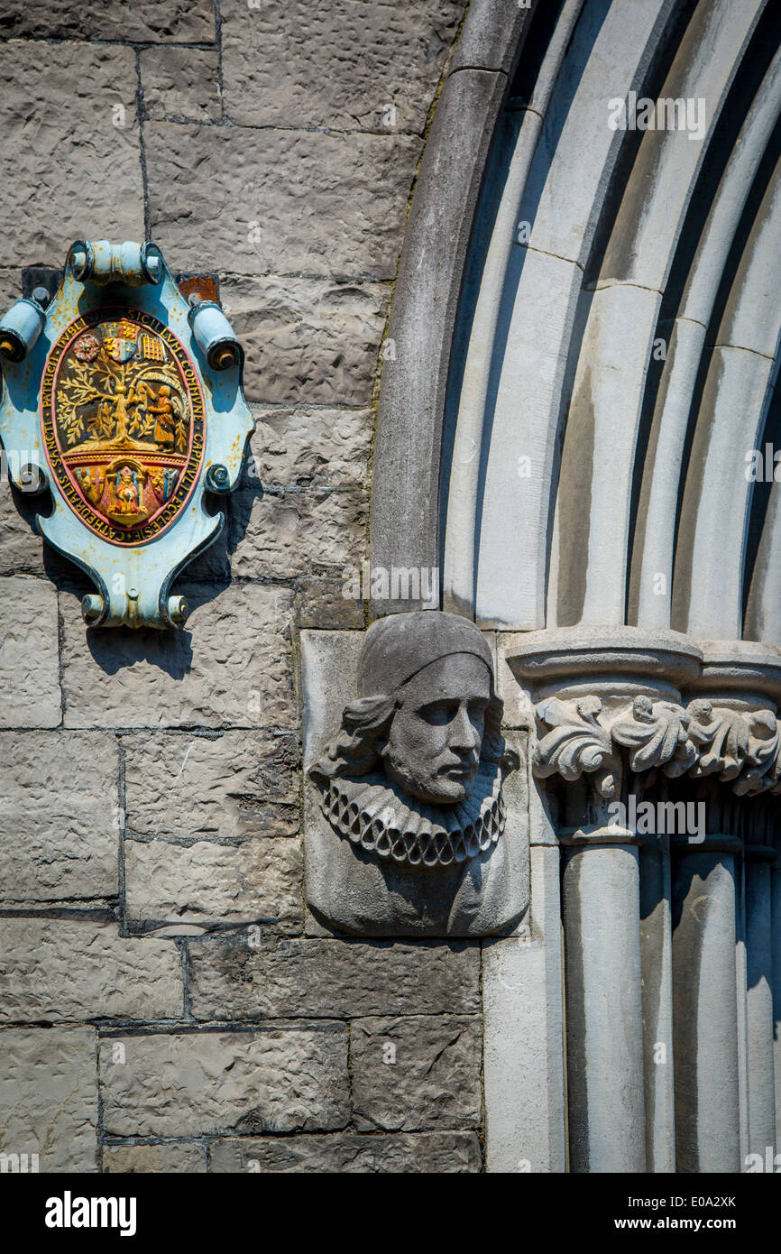 Détail à l'entrée de la cathédrale Saint Patrick à Dublin, Irlande Banque D'Images