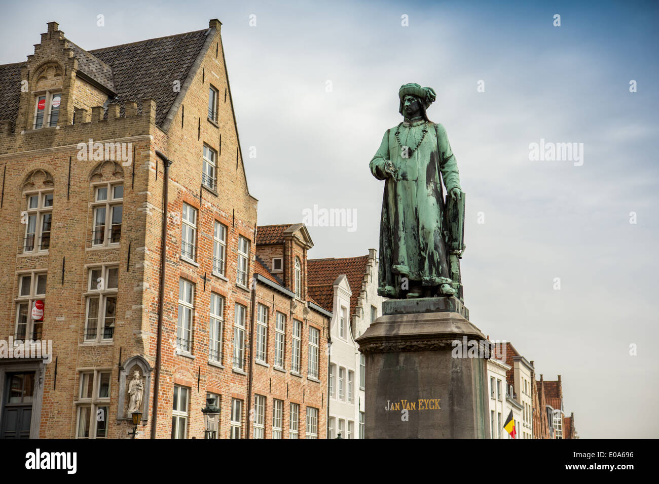 Statue de Jan Van Eyck, Jan Van Eyckplein, Bruges, Belgique Banque D'Images