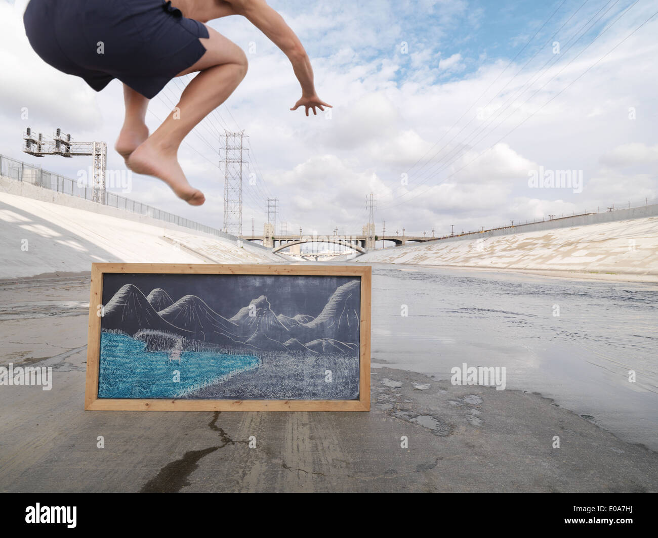 Qui fait semblant de sauter dans le lac, Los Angeles River, Los Angeles, Californie, USA Banque D'Images