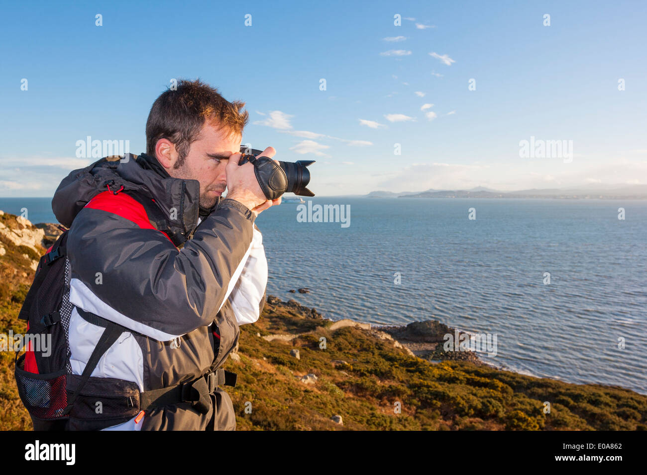 Le jeune photographe à la campagne Banque D'Images