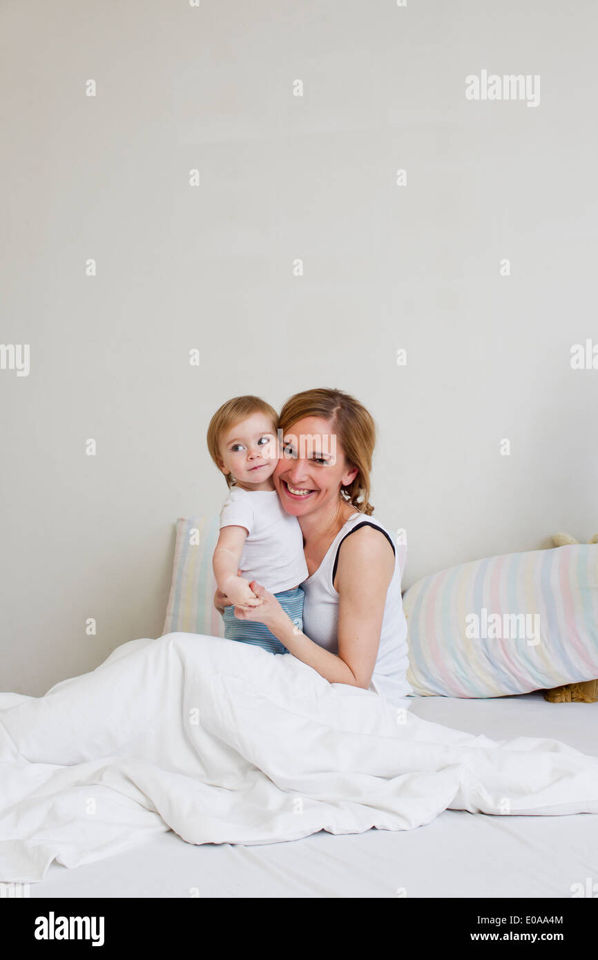 Portrait of mid adult woman et sa petite fille de un an Banque D'Images