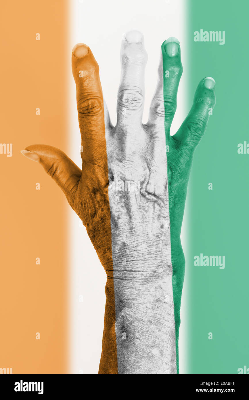 Part d'une vieille femme à l'arthrite isolé sur blanc Côte d'Ivoire Banque D'Images