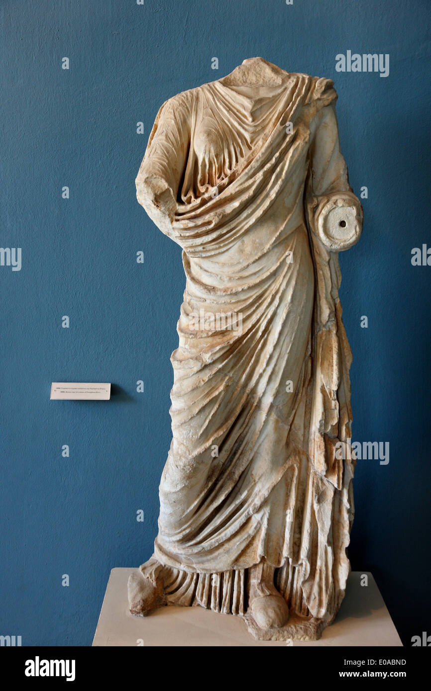 Statue de Perséphone (copie romaine), fille de Déméter déesse dans le musée archéologique d'Eleusis, Attique, Grèce Banque D'Images Statue de Perséphone (copie romaine), fille de Déméter déesse dans le musée archéologique d'Eleusis, Attique, Grèce Banque D'Images