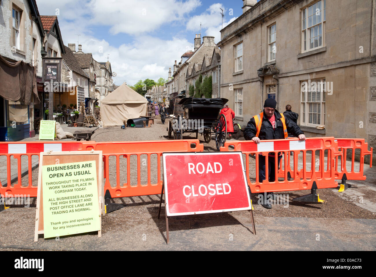 Corsham, Wiltshire, Royaume-Uni. 7 mai, 2014. La rue principale de Corsham est transformé en 18e siècle Cornwall pour le tournage de la nouvelle période BBC drama Poldark. Banque D'Images