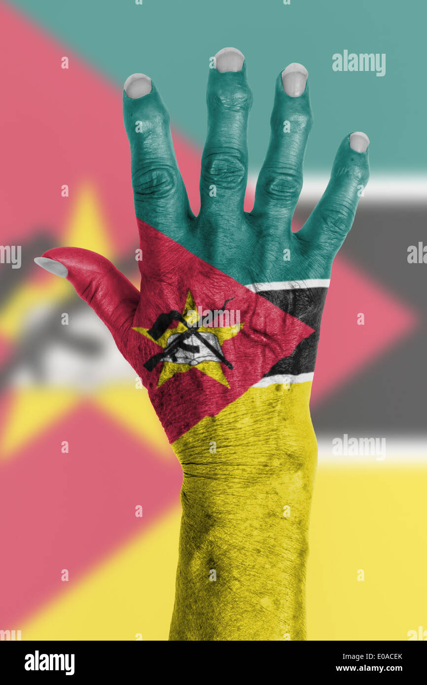 Part d'une vieille femme à l'arthrite isolated on white au Mozambique Banque D'Images